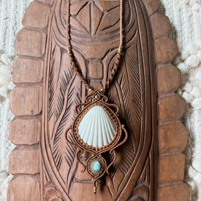 Medium shell and moonstone macrame necklace with luminous white gemstone, natural shell and handcrafted coastal design