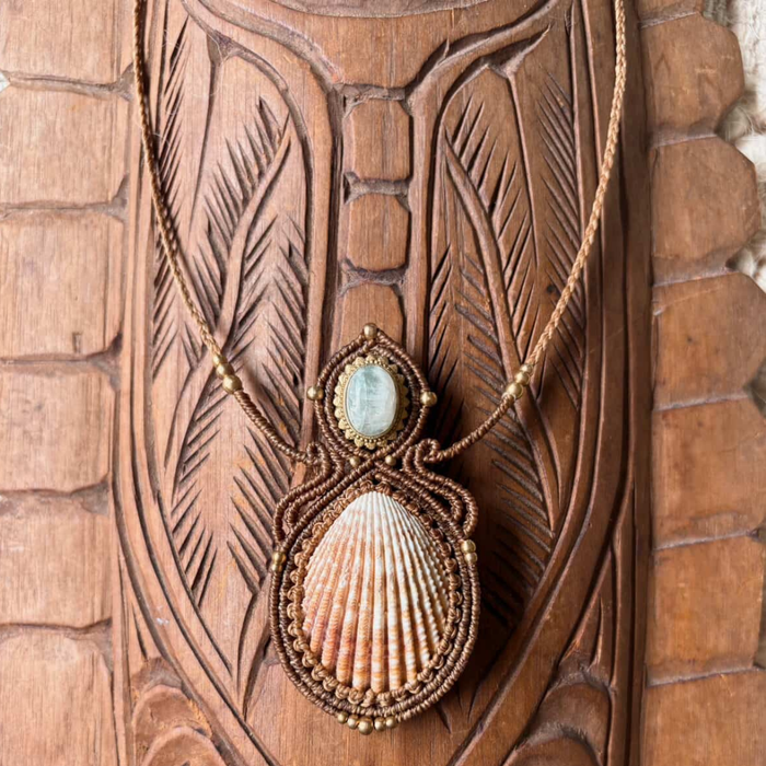 Medium shell and moonstone macrame necklace with luminous white gemstone, natural shell and handcrafted coastal design
