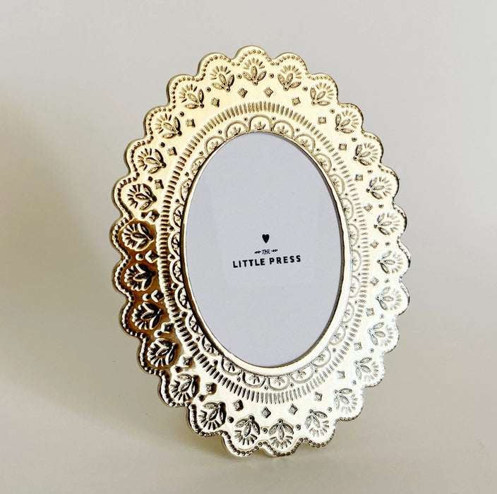 Oval Faux-tin frame