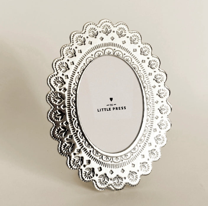 Oval Faux-tin frame