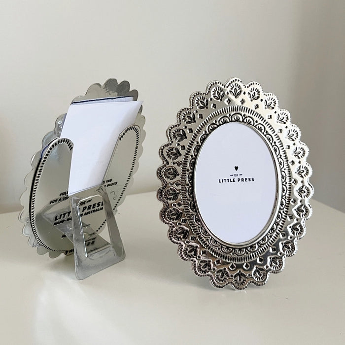 Oval Faux-tin frame