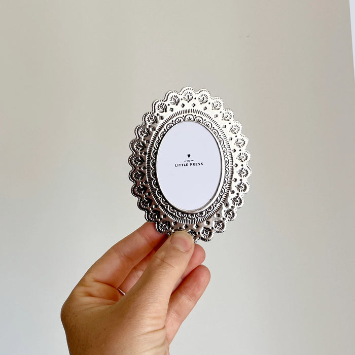 Oval Faux-tin frame