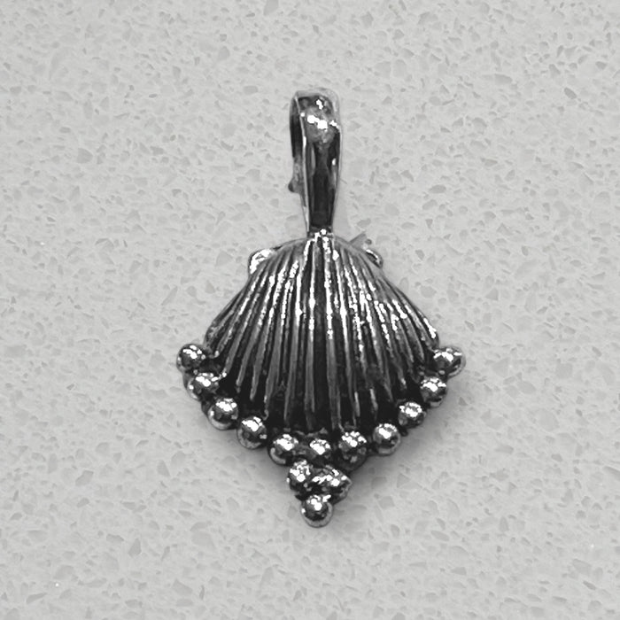 Detailed Silver Shell Pendant