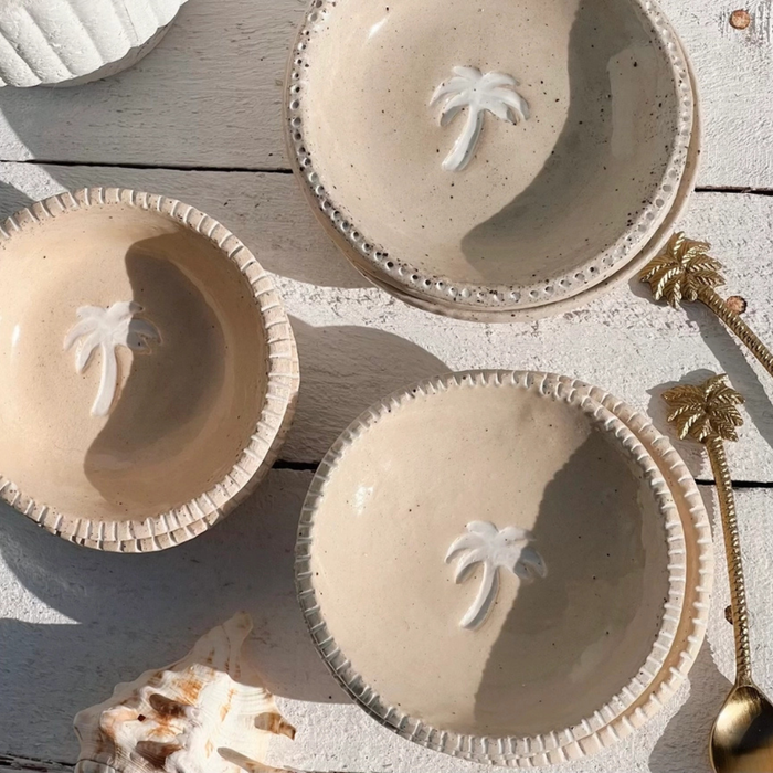 Soleil medium flat palm bowl with hand-pressed palm tree motif