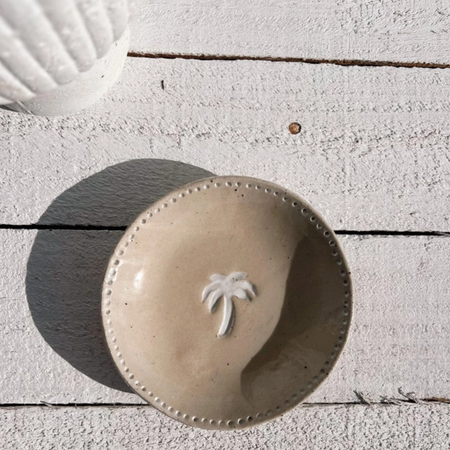 Soleil medium flat palm bowl with hand-pressed palm tree motif