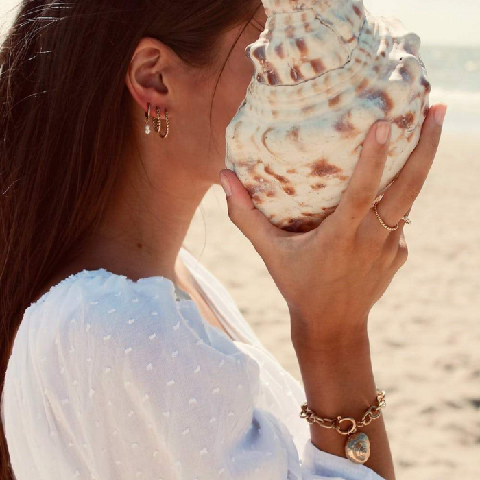 Statement Shell Bracelet